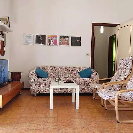 Oroblu. Singola A 50 Metri Dal Mare Holiday home *